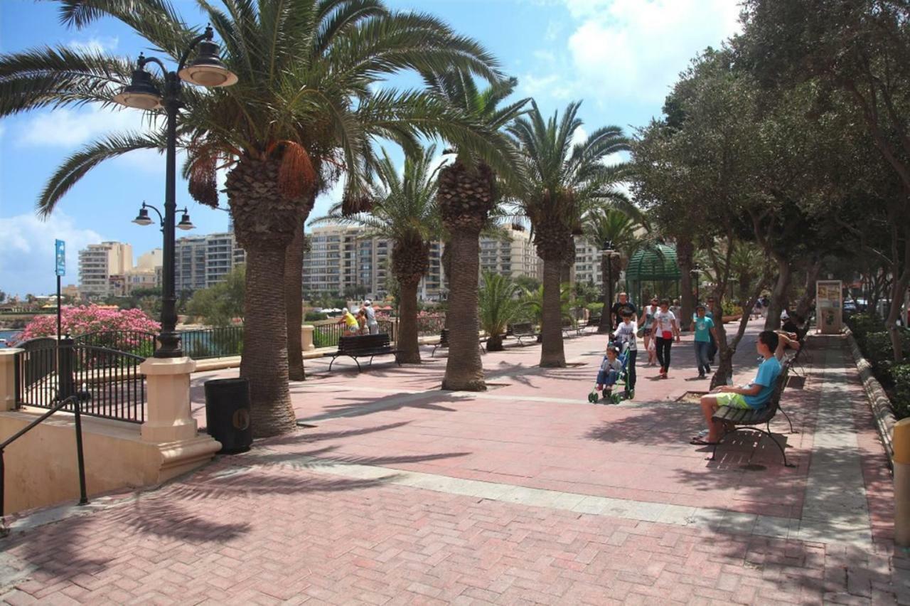 Modern Stylish - 2 Bedroom & 2 Bathroom - Spinola Bay, St Julians Apartment