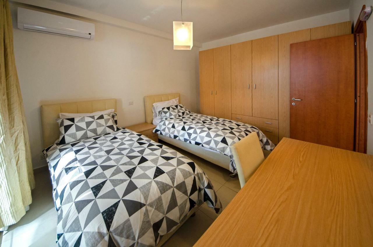 Modern Stylish - 2 Bedroom & 2 Bathroom - Spinola Bay, St Julians *