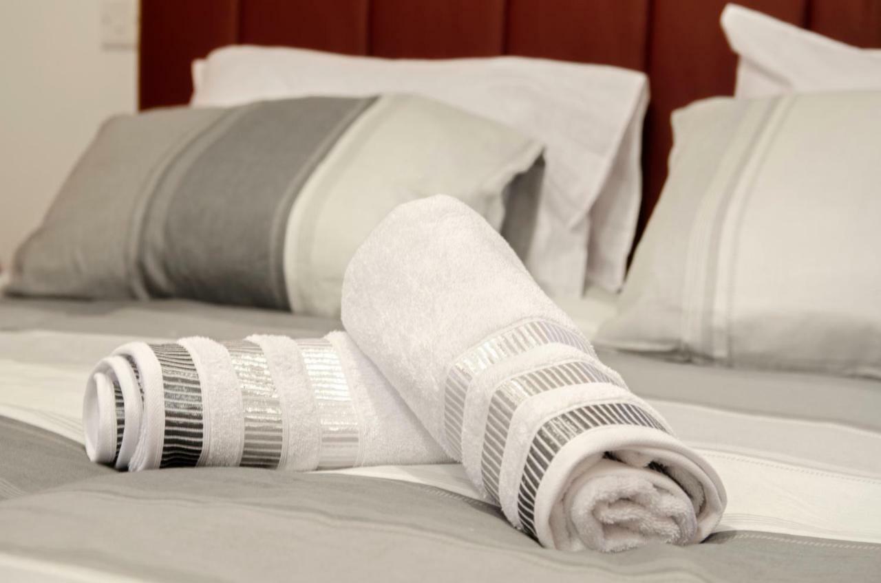 Modern Stylish - 2 Bedroom & 2 Bathroom - Spinola Bay, St Julians Appartement San Ġiljan