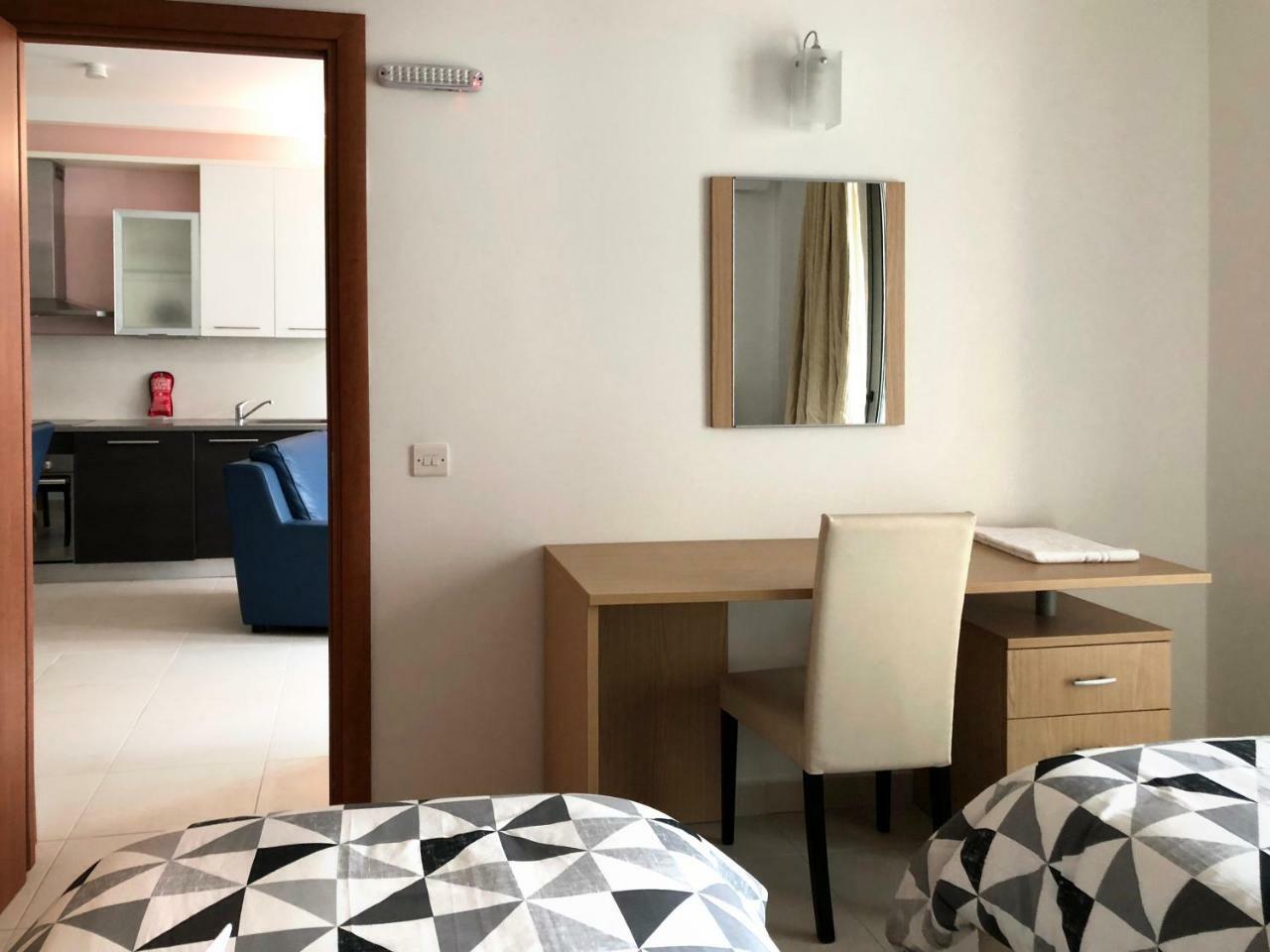 Modern Stylish - 2 Bedroom & 2 Bathroom - Spinola Bay, St Julians * San Ġiljan